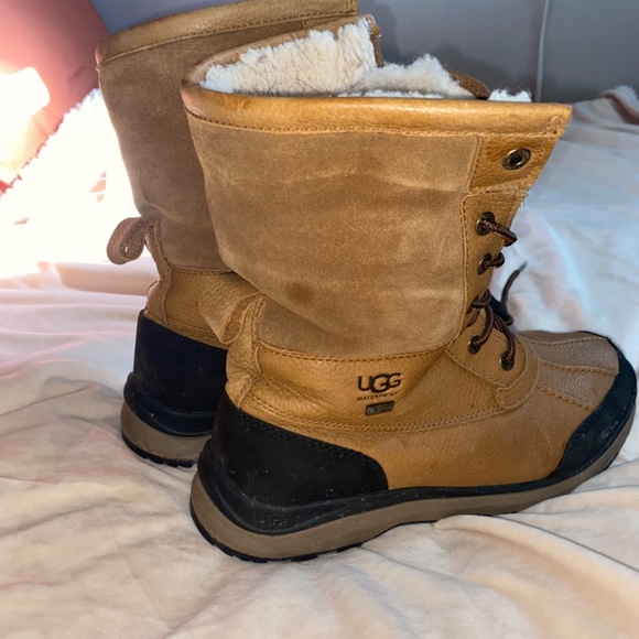 Women’s Like new Ugg Adirondack iii boots size 10